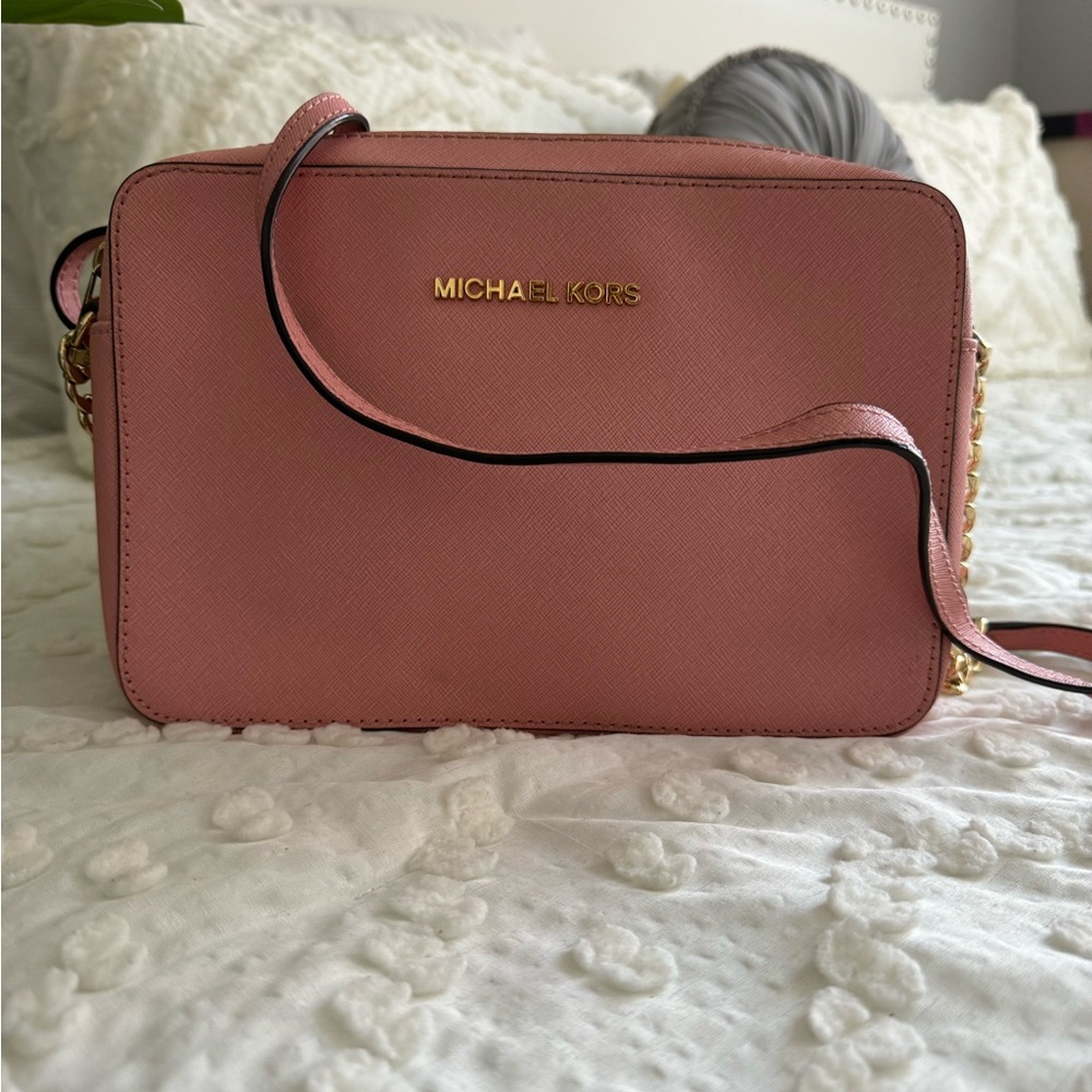 Excellent condition!!! Michael Kors Crossbody Bag